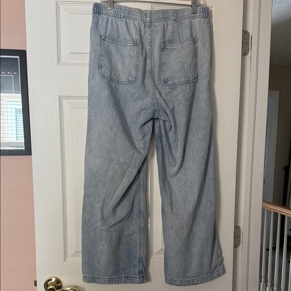 High Rise Pull-On Wide-Leg Jeans - Picture 3 of 8